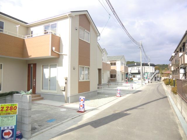 Local photos, including front road. Local (11 May 2013) Shooting