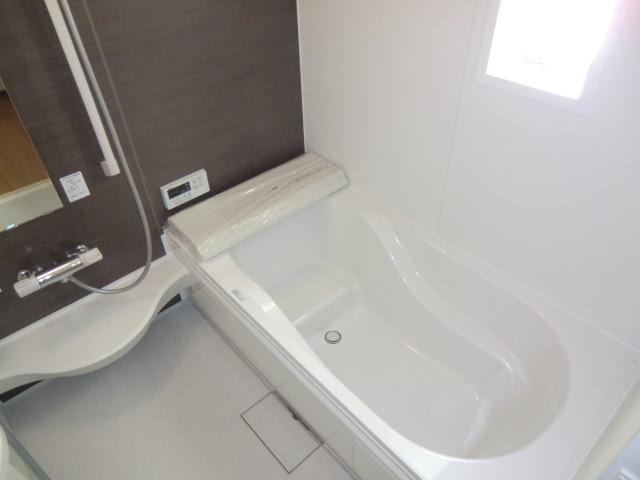 Bathroom. Local photo (bathroom) Bathroom heating dryer! Warm bath!