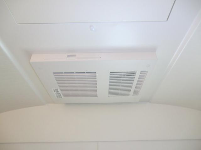 Cooling and heating ・ Air conditioning. Local photo (bathroom heating dryer)