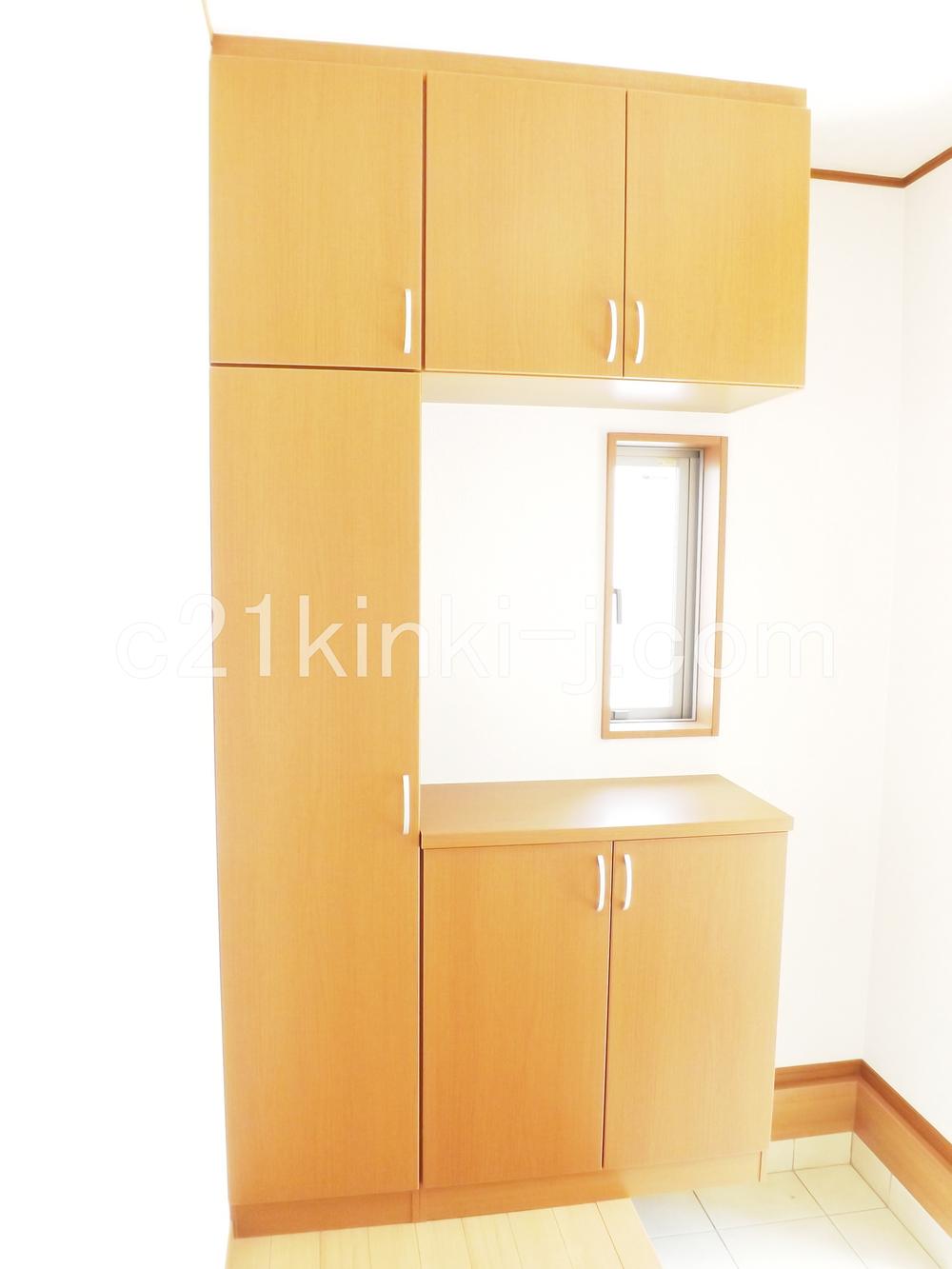 Entrance. Same specifications photos (entrance)