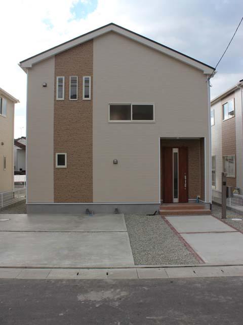 Local photos, including front road. Local (11 May 2013) Shooting Building 2