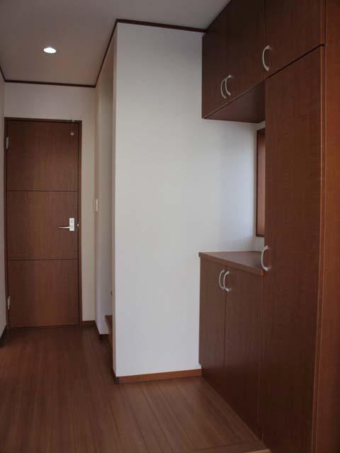 Entrance. Local (11 May 2013) Shooting 4 Building