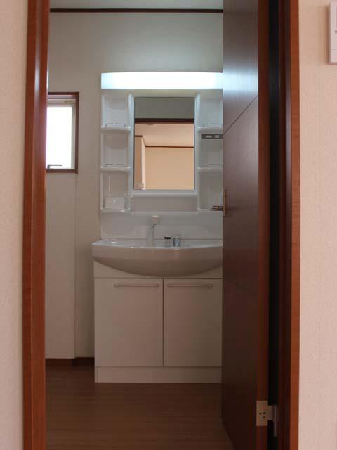 Wash basin, toilet. Local (11 May 2013) Shooting 4 Building