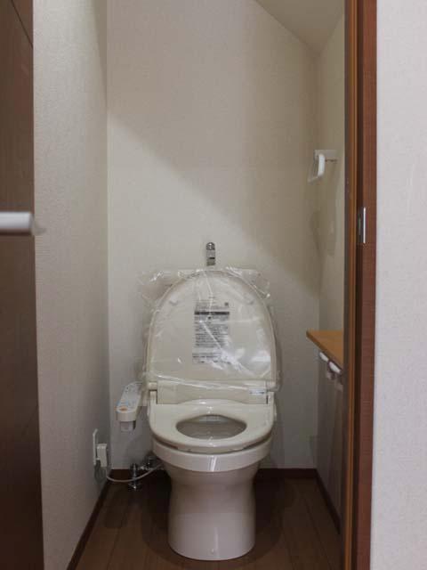 Toilet. Local (11 May 2013) Shooting 4 Building