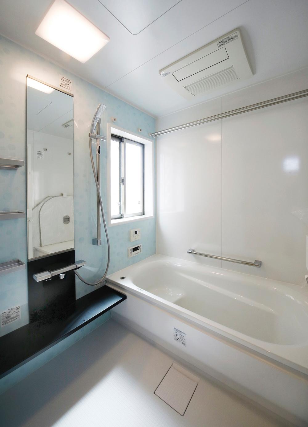 Bathroom. Achieve a water-saving in the air-in shower. 