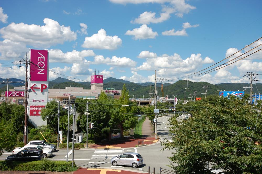 Shopping centre. Large shopping center with everything aligned from 100m every day of life until the ion Inagawa shop