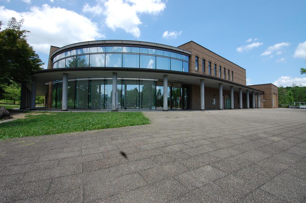 library. Stylish building is actually Library 400m to Library. Also doing a variety of entertainment. 