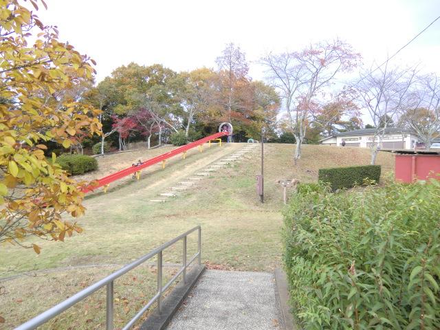 park. 397m to Nightingale Pond Park