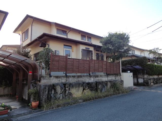 Local appearance photo. Property appearance (from the northeast side)