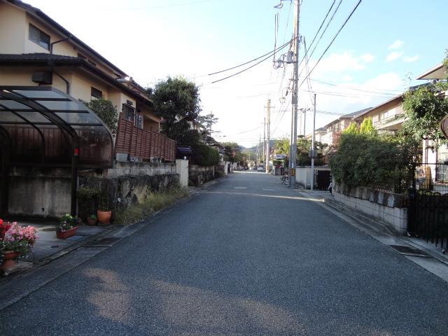 Local photos, including front road. Property of the north front of the road (from the east)