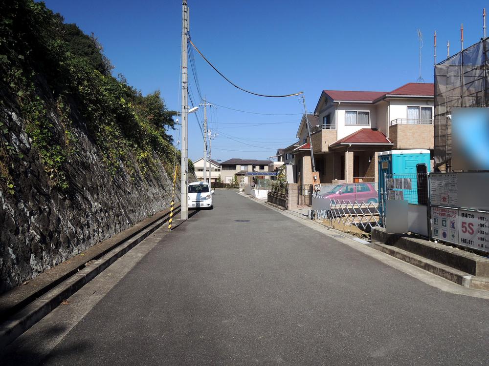 Local photos, including front road. Local shooting