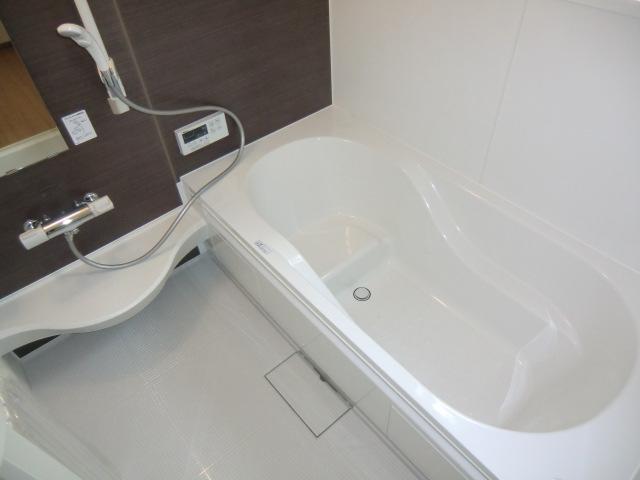 Bathroom. Local photo (bathroom) Bathroom heating dryer! Warm bath! 