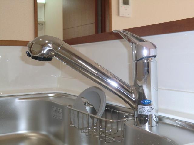 Cooling and heating ・ Air conditioning. Local photo (water purifier built-in hand shower)