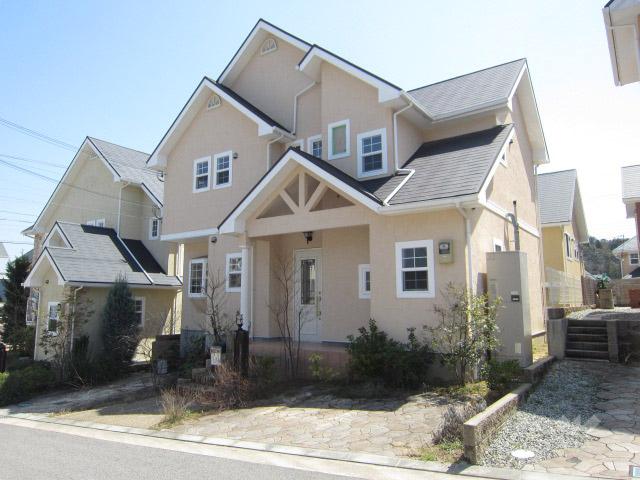 Local appearance photo. Property appearance (from the northwest side)