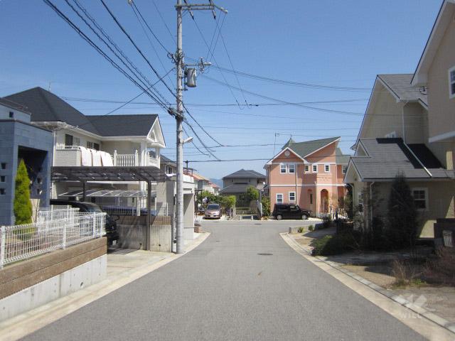 Local photos, including front road. Property of the north front of the road (from the west)