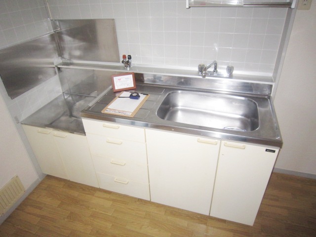 Kitchen. Gas stove installation Allowed ☆