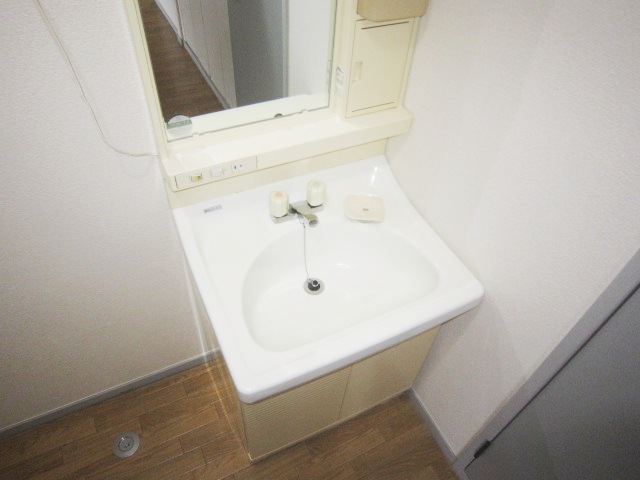 Washroom. Independent wash basin