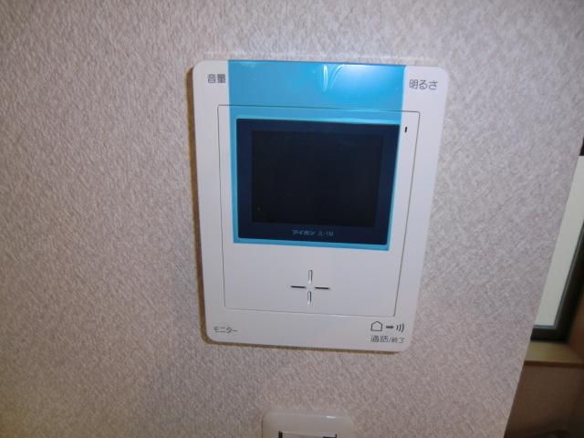 Security equipment. Sudden visitor and crime prevention to safe color monitor intercom!