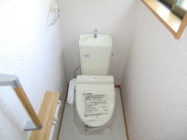 Other Equipment. 1 ・ Second floor toilet, With Washlet!