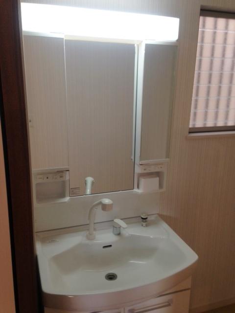 Wash basin, toilet. Same specifications basin