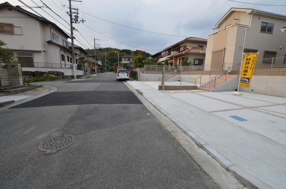 Local photos, including front road. Front road photo