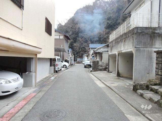 Local photos, including front road. East front road of Property