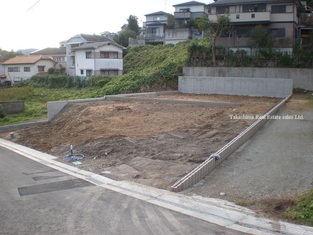 Local photos, including front road. It started all 2 subdivisions. shortly, Building construction plan. 