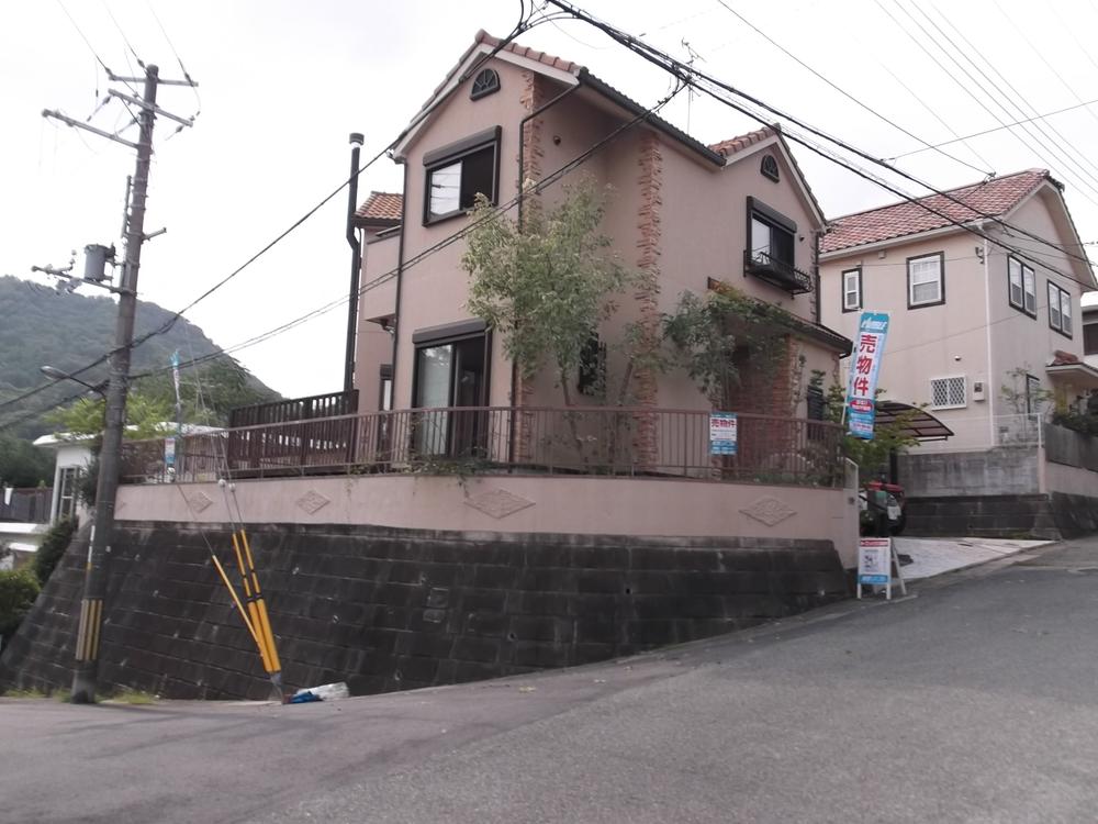 Local photos, including front road. Southeast ・ Northeast of the corner lot