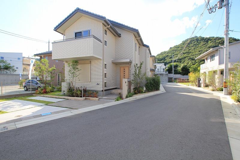 Local photos, including front road. Local (September 2013) Shooting