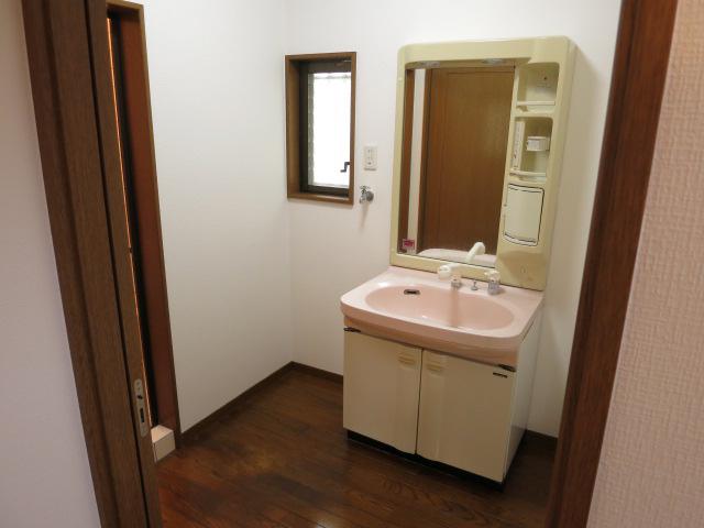 Wash basin, toilet. bathroom