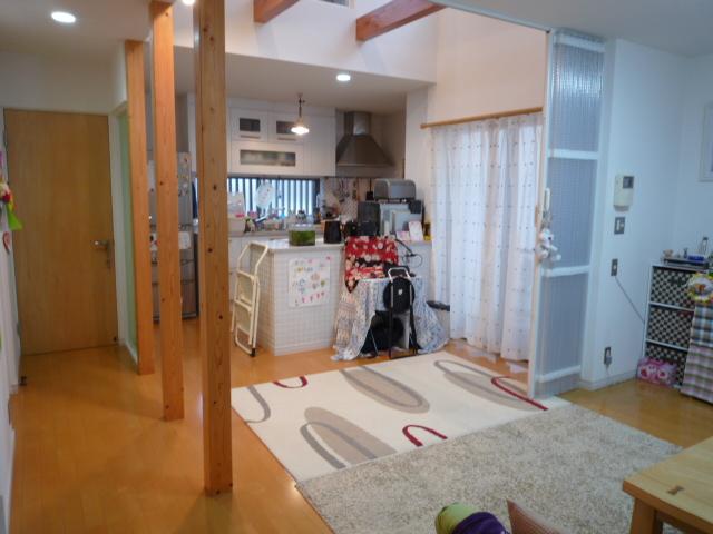 Living. Dining space