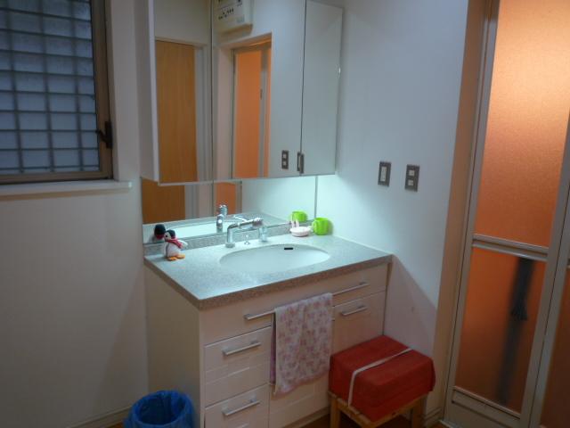 Wash basin, toilet. bathroom