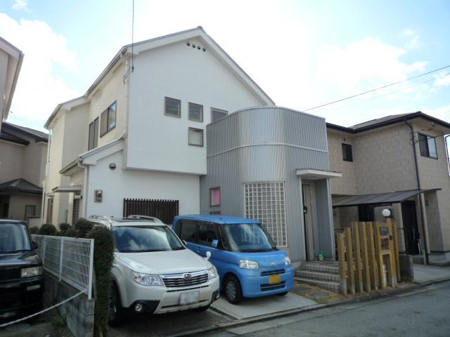 Local appearance photo. The appearance of the property (from the northeast side)