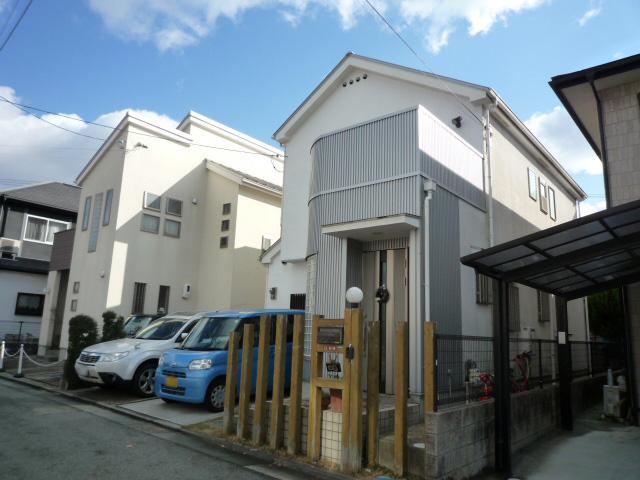 Local appearance photo. The appearance of the property (from the northwest side)