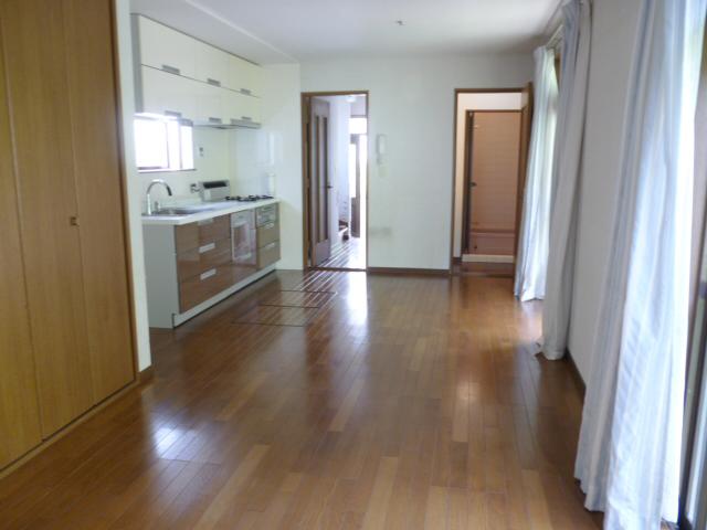 Living. Living (from the west)