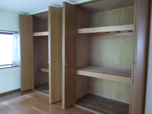 Receipt. Storage of living