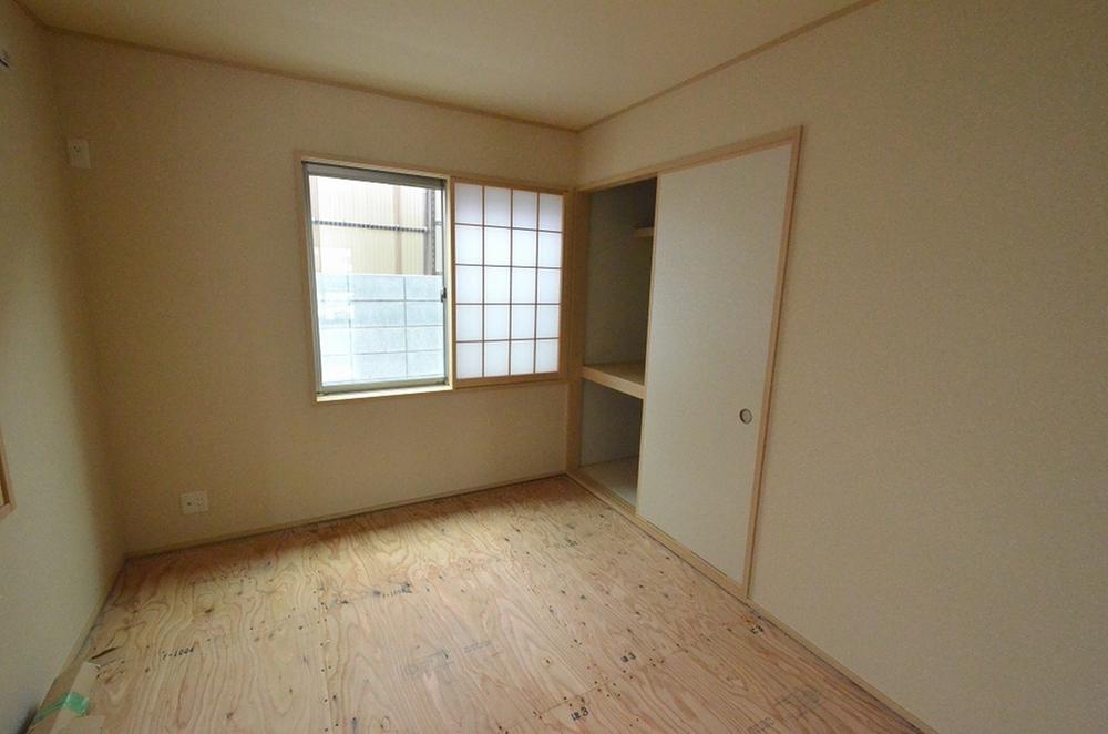 Non-living room. 1 Insert the Building Japanese-style photo tenants before tatami