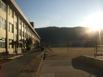 Primary school. 1013m to Kawanishi Tachikawa northwest elementary school