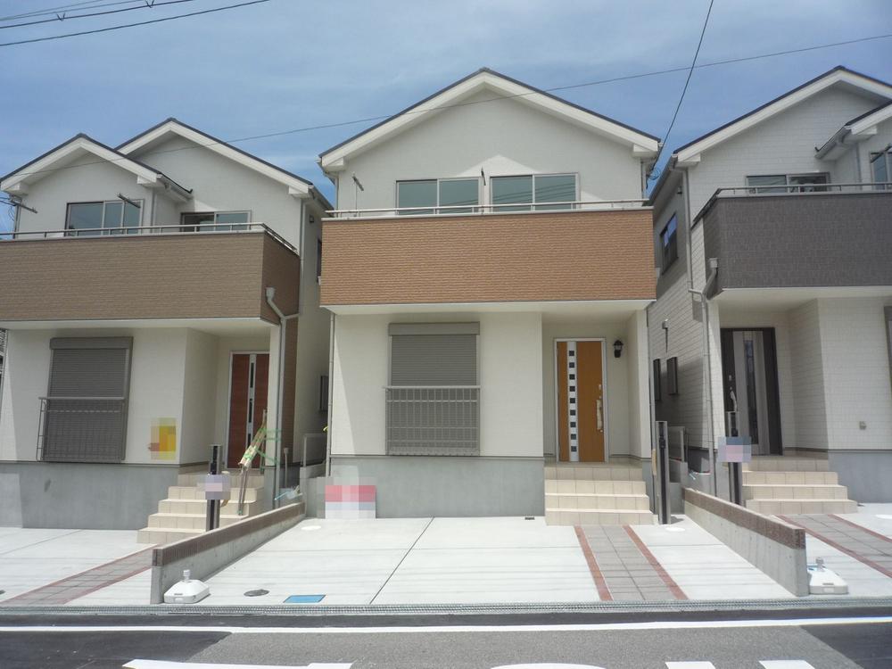 Local appearance photo. Local (June 2013) frontage shooting 2 Gochi facing south, Parking space spacious.