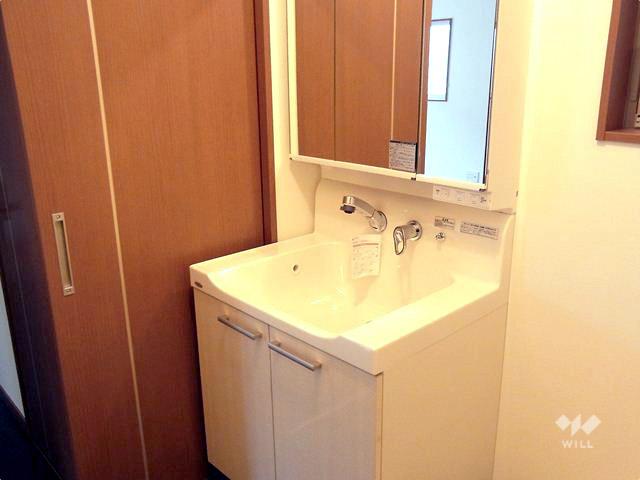 Wash basin, toilet. bathroom