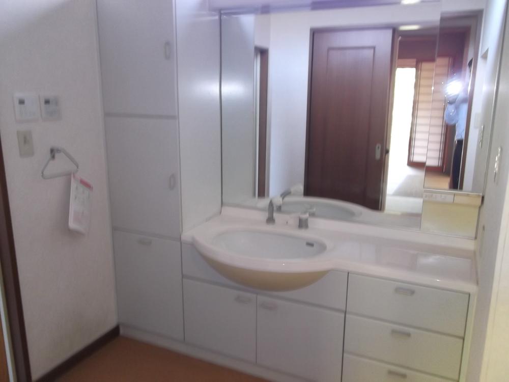 Wash basin, toilet. Indoor (September 2013) Shooting