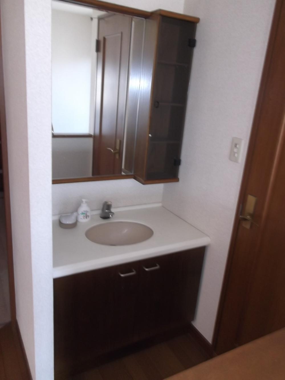 Wash basin, toilet. Indoor (September 2013) Shooting