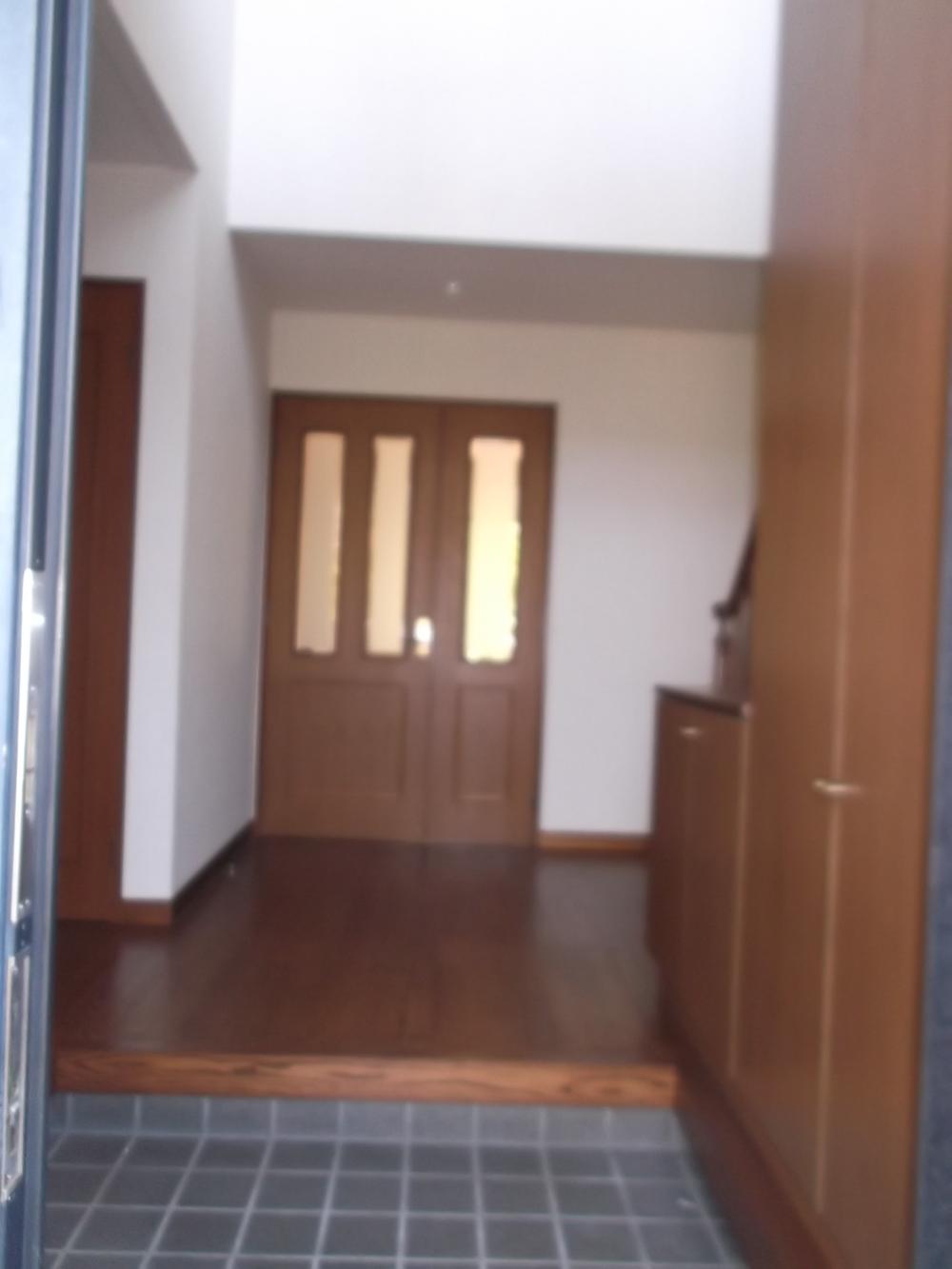 Entrance. Indoor (September 2013) Shooting