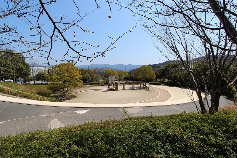 park. In 100m Keyakizaka to Central Park, Large park most. In the summer, Kagura and Bon Odori ・ In the fall, Events are carried out, such as physical education festival.