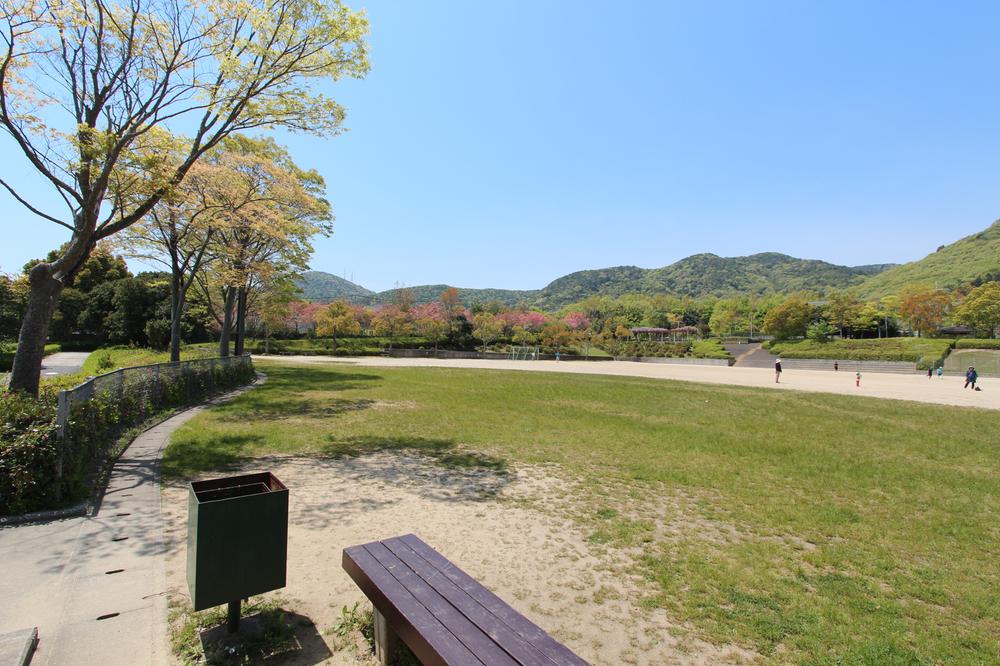 park. Veruteyusa Keyakizaka 62 from the field of city blocks of a 1-minute walk Keyakizaka Central Park ground