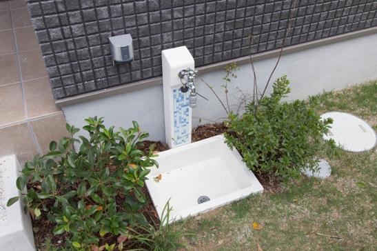 Other Equipment. With dirty feet or such as shoes of washing place and the dog washing area outside play for children, It is there when the convenient stand faucet.