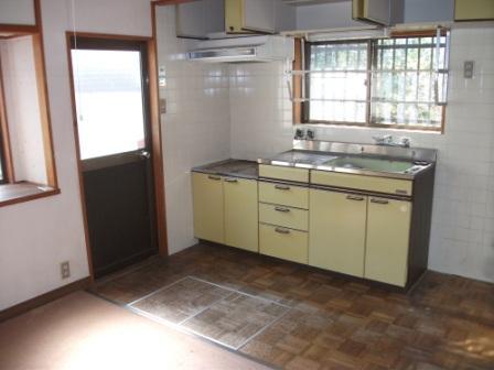 Kitchen. Shoot the kitchen