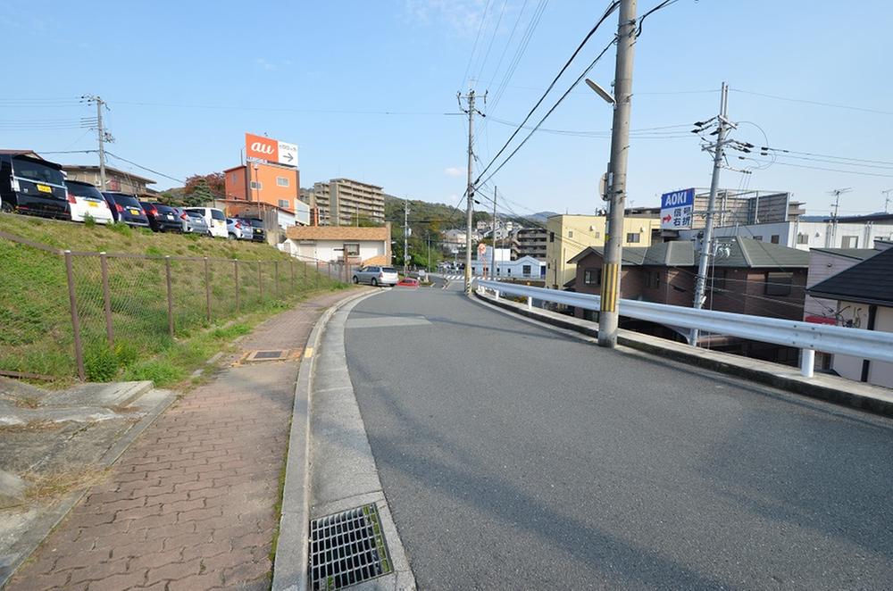 Local photos, including front road. The surroundings are quiet residential area