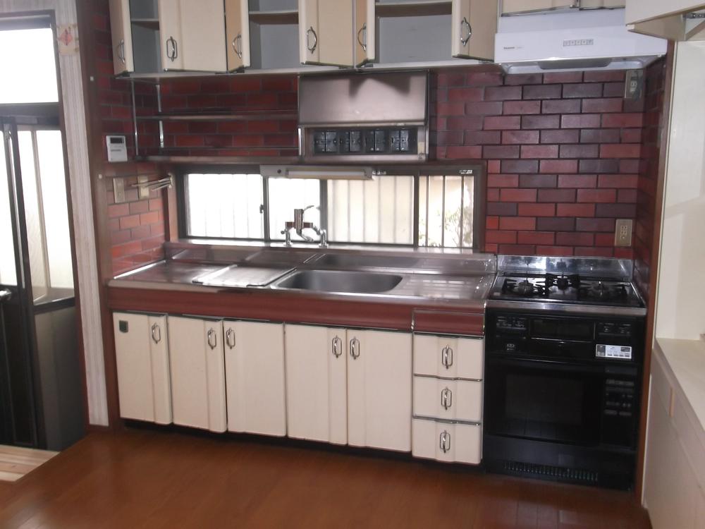 Kitchen. Indoor (11 May 2013) Shooting