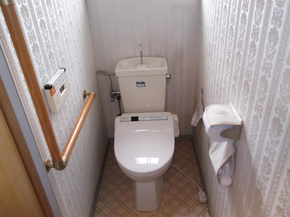 Toilet. Indoor (11 May 2013) Shooting